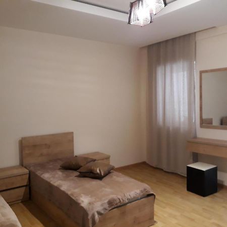 2 Bedroom Apartment In Chugureti Tbilissi Extérieur photo
