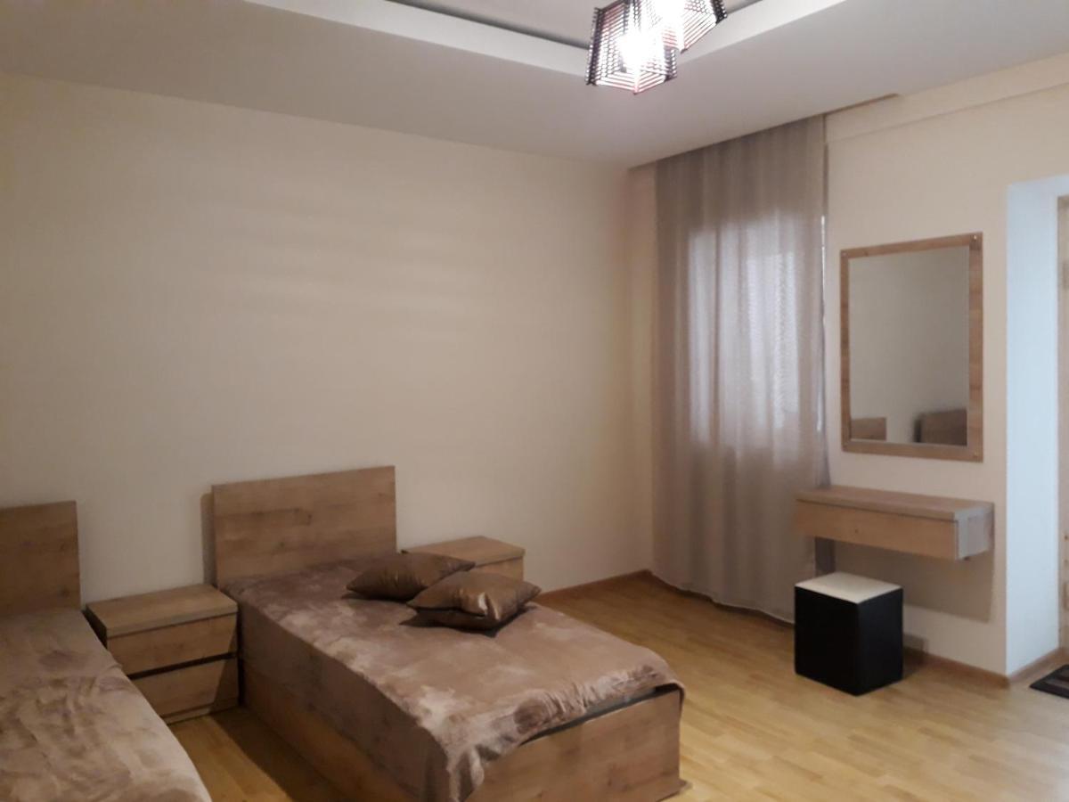 2 Bedroom Apartment In Chugureti Tbilissi Extérieur photo